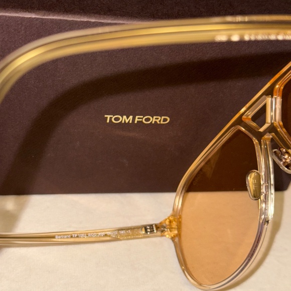 Tom Ford Unisex Transparent Sunglasses -like new - Picture 7 of 8